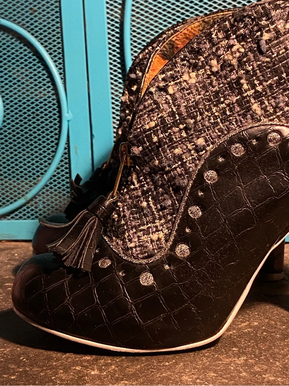 Irregular Choice BEES KNEES black/white tweed/leather booties,EUC,damaged box 8